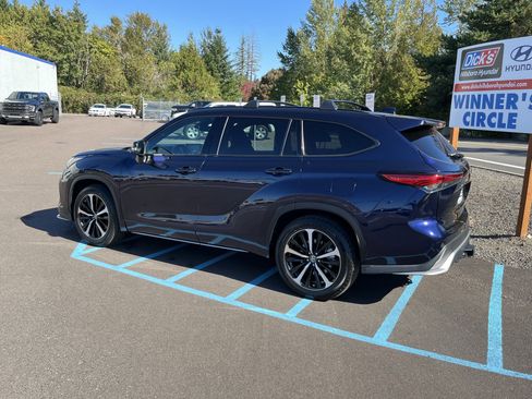 Used 2022 Toyota Highlander XSE image 3