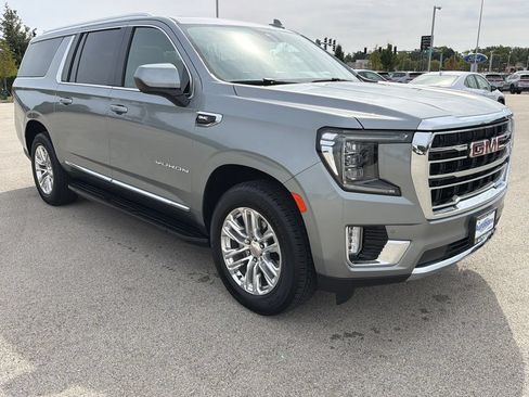 Used 2023 GMC Yukon XL SLT AWD/4WD image 1