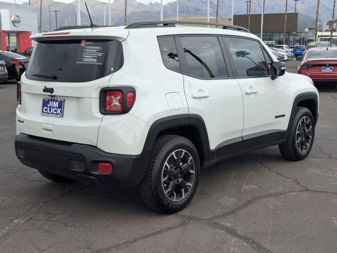 Used 2023 Jeep Renegade Latitude image 2