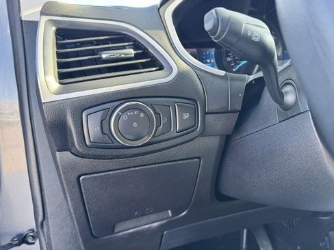 Used 2021 Ford Edge SE image 13