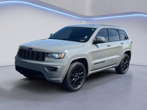 Used 2019 Jeep Grand Cherokee Altitude AWD/4WD image 2