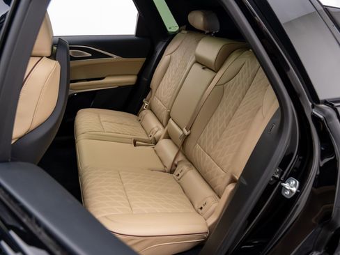 Used 2025 Cadillac Lyriq Luxury image 21