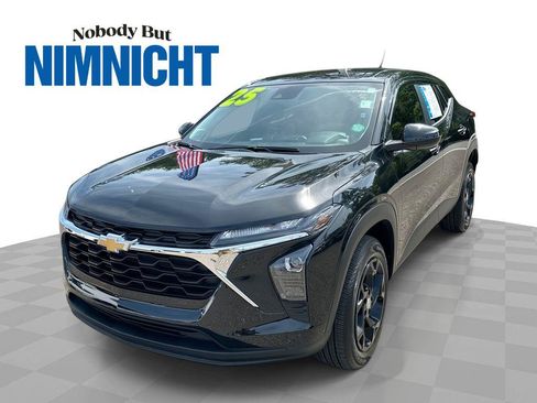 Used 2025 Chevrolet Trax LS w/ LS Convenience Package FWD image 1