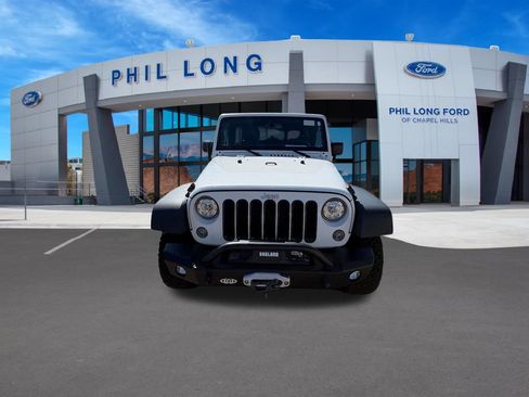 Used 2018 Jeep Wrangler Unlimited Rubicon w/ Connectivity Group AWD/4WD image 9