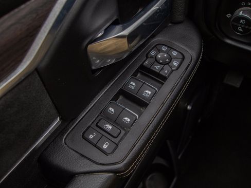 Used 2026 RAM 2500 Laramie AWD/4WD image 12