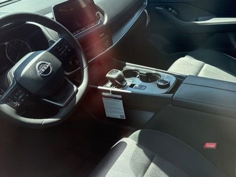 Certified 2026 Nissan Rogue SV AWD/4WD image 4