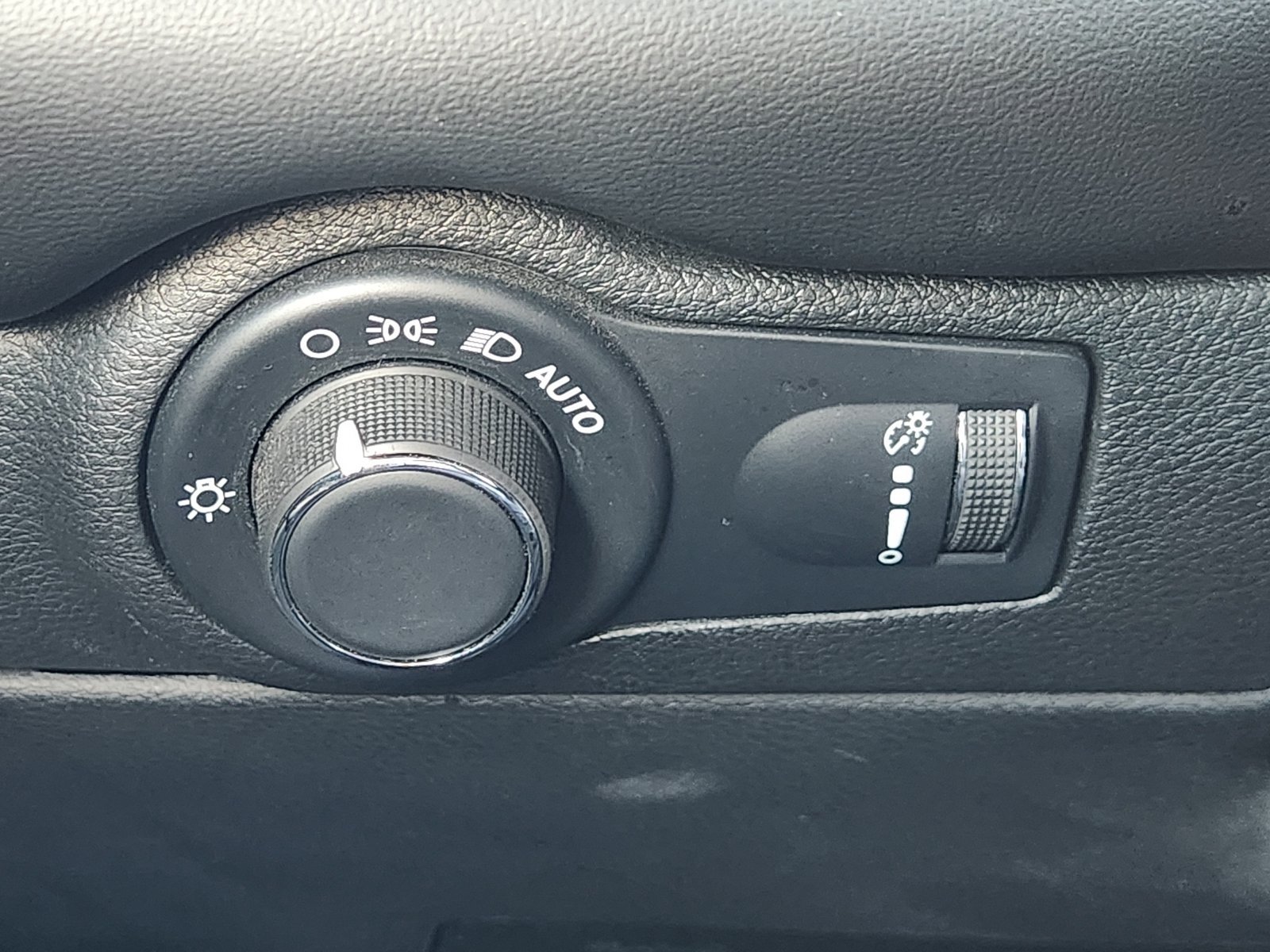 Used 2025 Dodge Durango GT RWD image 26