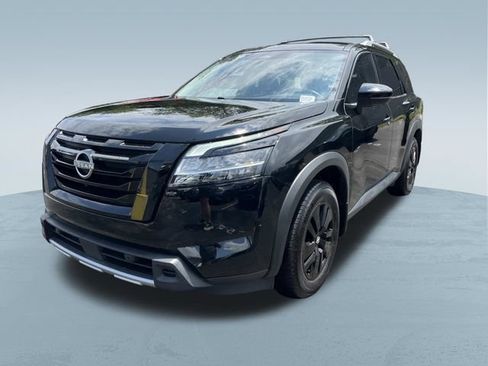 Used 2024 Nissan Pathfinder SL FWD image 9