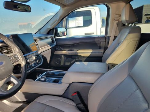Used 2024 Ford Expedition Max XLT image 15