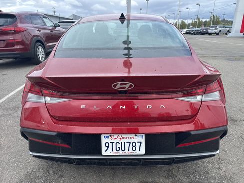 Used 2025 Hyundai Elantra SEL FWD image 7