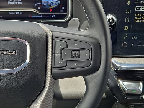 Used 2025 GMC Sierra 1500 Denali w/ Technology Package AWD/4WD image 21