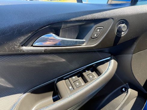 Used 2018 Chevrolet Cruze LT FWD image 12