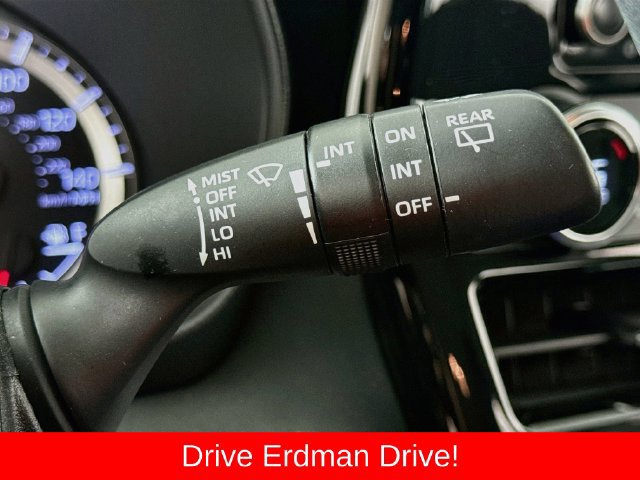 Used 2022 Toyota Highlander LE FWD image 16