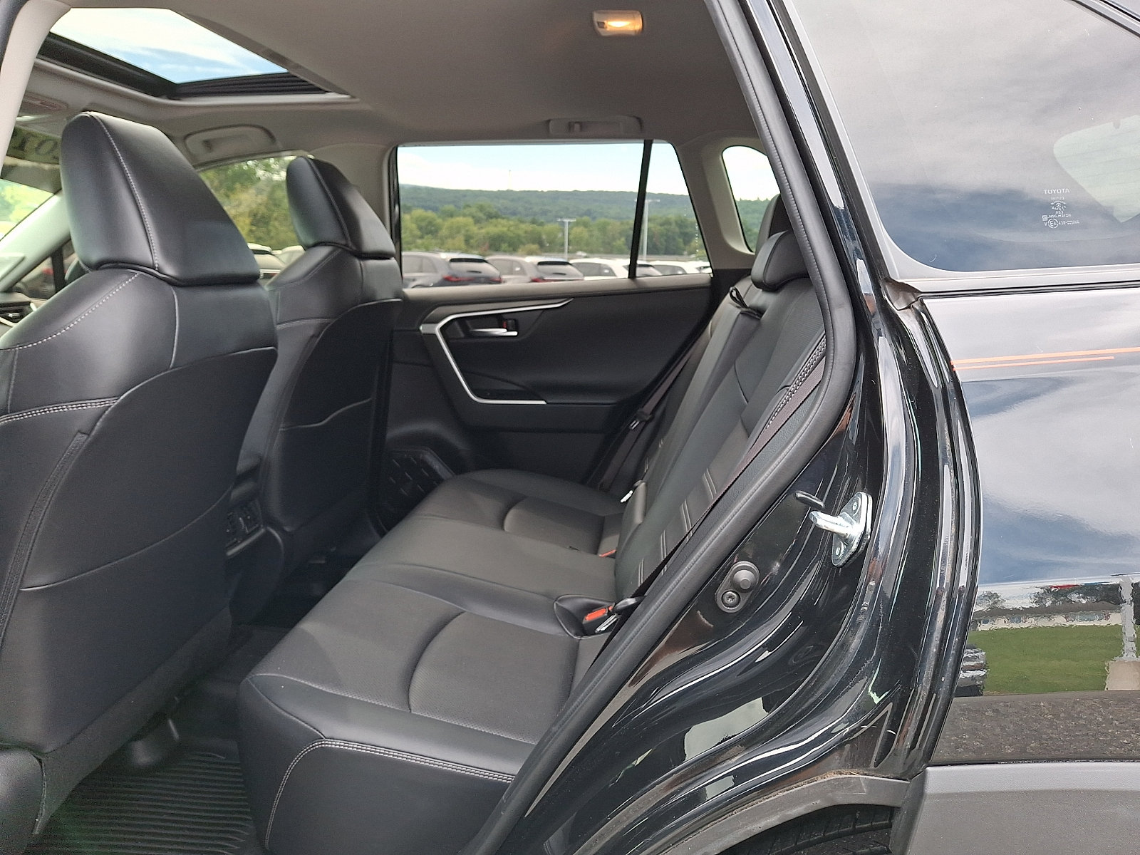 Used 2019 Toyota RAV4 Limited w/ Advanced Technology Package AWD/4WD image 11
