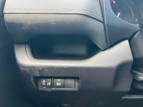 Used 2025 Toyota RAV4 XLE AWD/4WD image 22