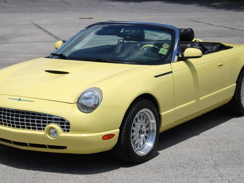 Used 2002 Ford Thunderbird RWD image 4