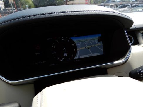 Used 2019 Land Rover Range Rover HSE image 17