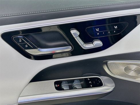 Used 2025 Mercedes-Benz GLC 300 4MATIC image 21