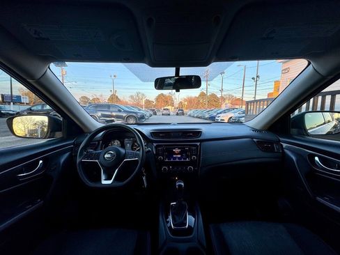 Used 2018 Nissan Rogue S image 14