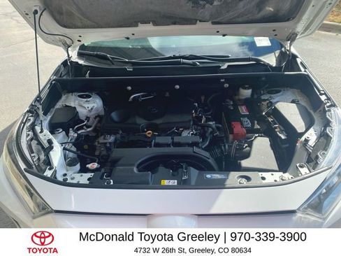 Used 2021 Toyota RAV4 XLE AWD/4WD image 24