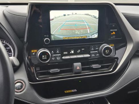 Used 2023 Toyota Highlander XLE image 20