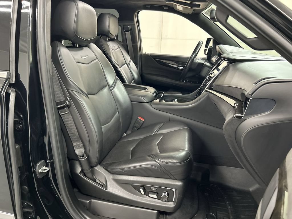 Used 2020 Cadillac Escalade Platinum AWD/4WD image 24