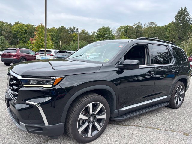 Certified 2023 Honda Pilot Touring image 2