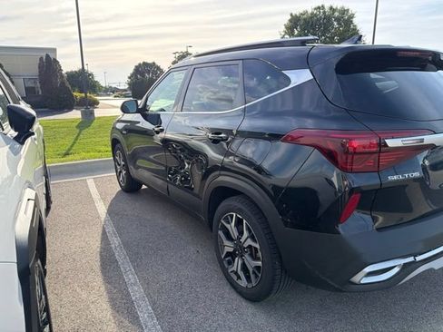 Used 2021 Kia Seltos EX AWD/4WD image 4