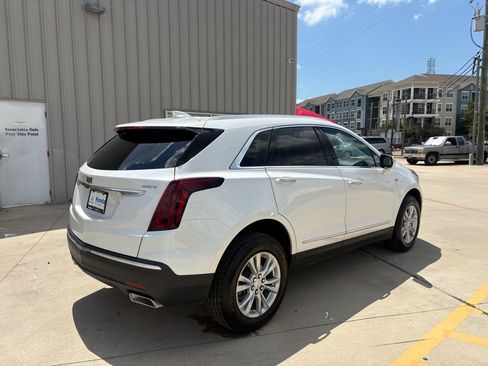 Used 2021 Cadillac XT5 Luxury w/ LPO, Floor Liner Package FWD image 8