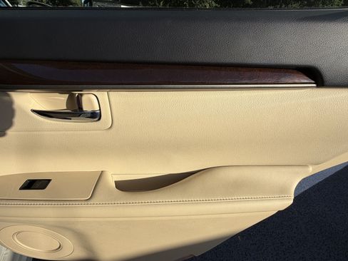 Used 2014 Lexus ES 350 w/ Luxury Package FWD image 38