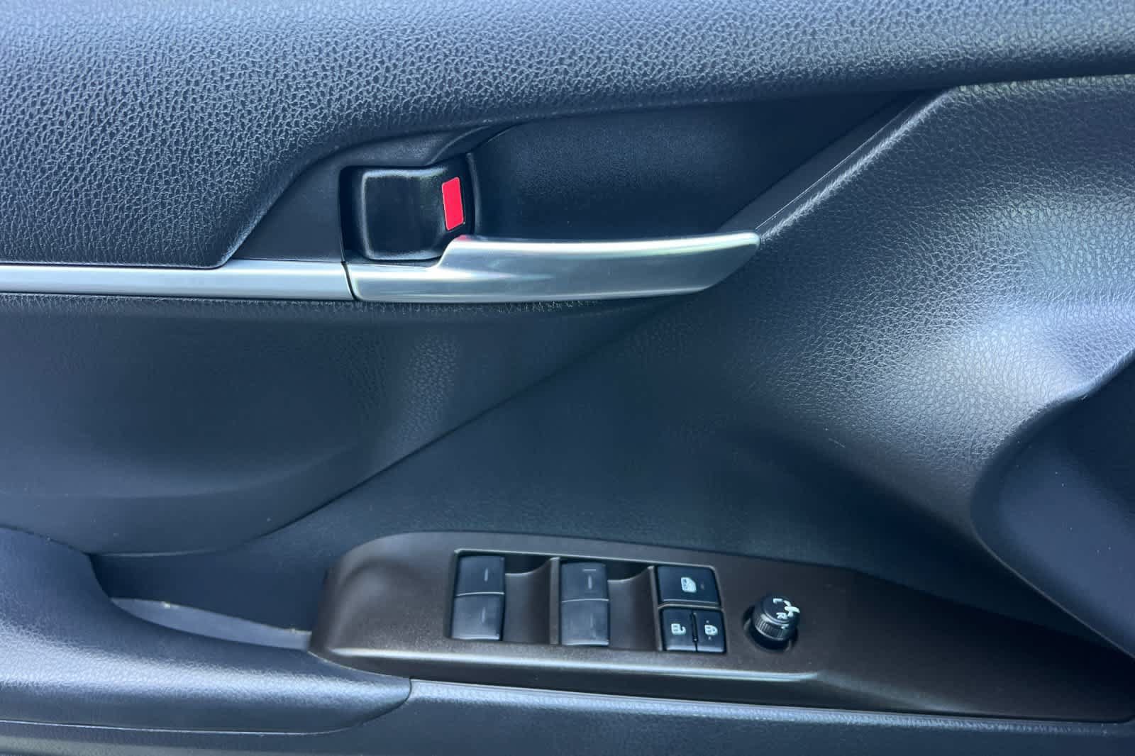 Used 2022 Toyota Camry SE w/ Cold Weather Package FWD image 16