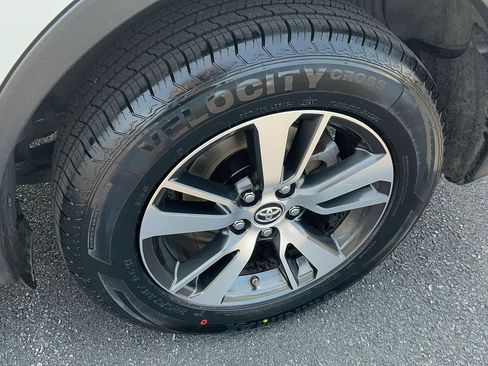 Used 2018 Toyota RAV4 XLE w/ Plus Extra Value Package AWD/4WD image 14