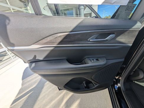 New 2025 Jeep Grand Cherokee Limited w/ Black Appearance Package image 36