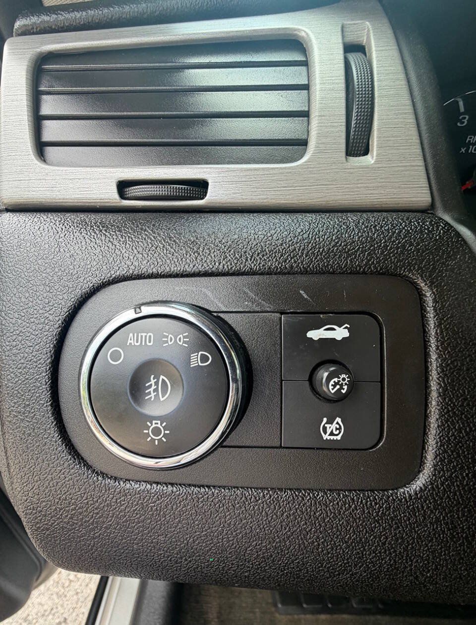 Used 2008 Chevrolet Impala LTZ FWD image 17