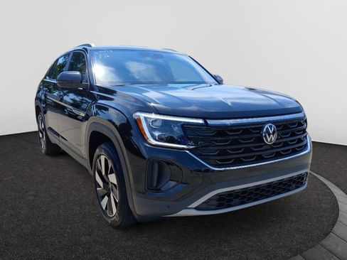 Used 2025 Volkswagen Atlas Cross Sport SE w/ Panoramic Sunroof Package FWD image 1