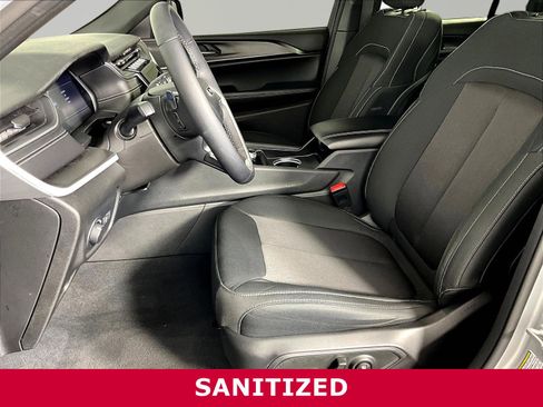 Used 2024 Jeep Grand Cherokee Laredo w/ Luxury Tech Group I AWD/4WD image 20