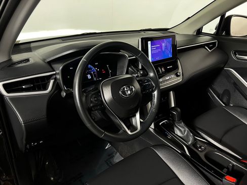 Certified 2025 Toyota Corolla Cross XLE image 12