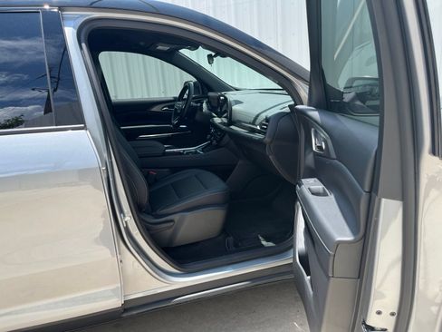 Used 2026 Chevrolet Traverse LT FWD image 16