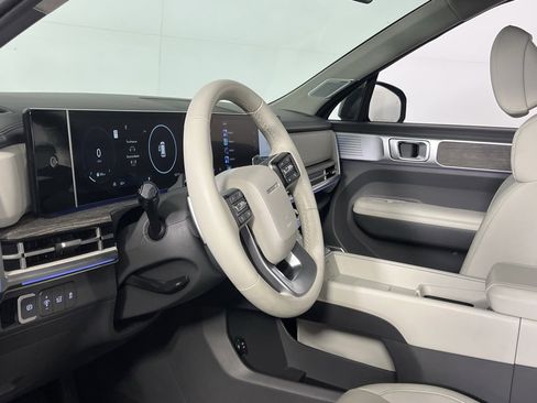 Used 2025 Hyundai Santa Fe Limited image 25