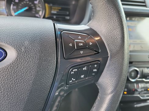 Used 2018 Ford Explorer XLT w/ Equipment Group 202A AWD/4WD image 17