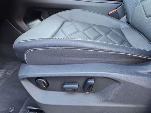 Used 2025 Volkswagen Atlas SE image 23