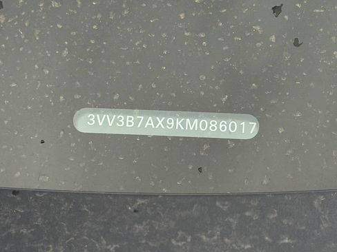 Used 2019 Volkswagen Tiguan SE FWD image 14