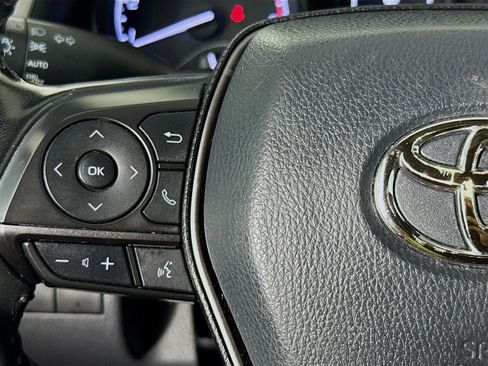 Used 2021 Toyota Camry SE FWD image 11