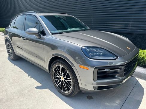 Certified 2024 Porsche Cayenne AWD/4WD image 12