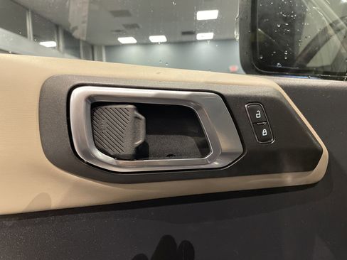 Used 2023 Ford Bronco Wildtrak image 15