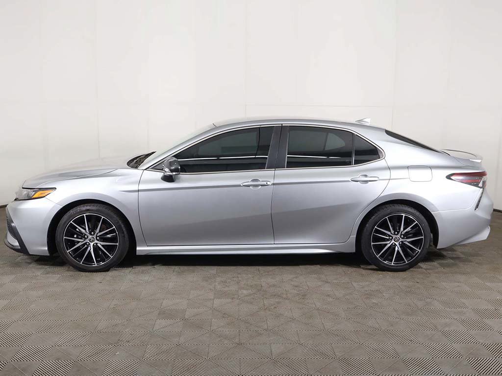 Used 2022 Toyota Camry SE FWD image 13