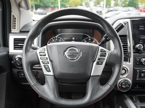 Used 2021 Nissan Titan SV w/ SV Convenience Package AWD/4WD image 18