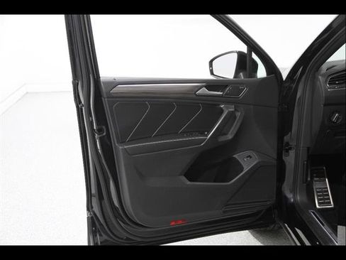 Used 2022 Volkswagen Tiguan SEL R-Line AWD/4WD image 4