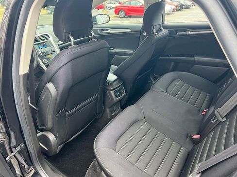 Used 2014 Ford Fusion SE image 25