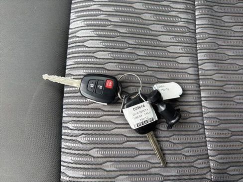 Used 2018 Toyota Tundra SR5 w/ TRD Off Road Package image 21